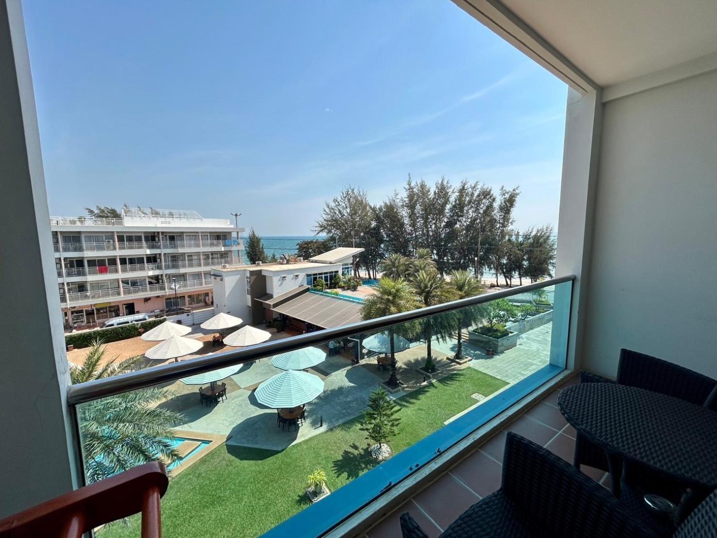 Grandblue Resort & Beachclub Mae Phim Exterior photo