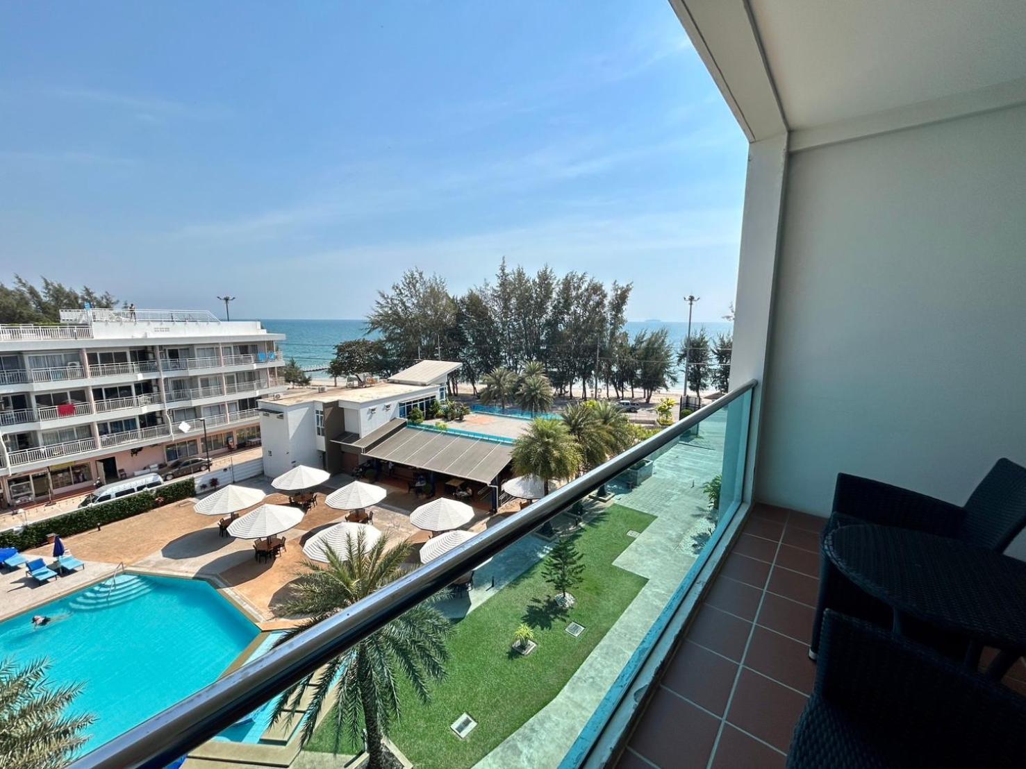 Grandblue Resort & Beachclub Mae Phim Exterior photo